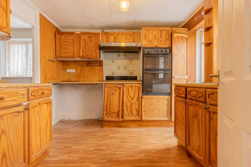 Property photo 2 of 21
