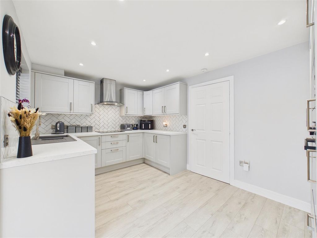 Property photo 2 of 18 Kitchen