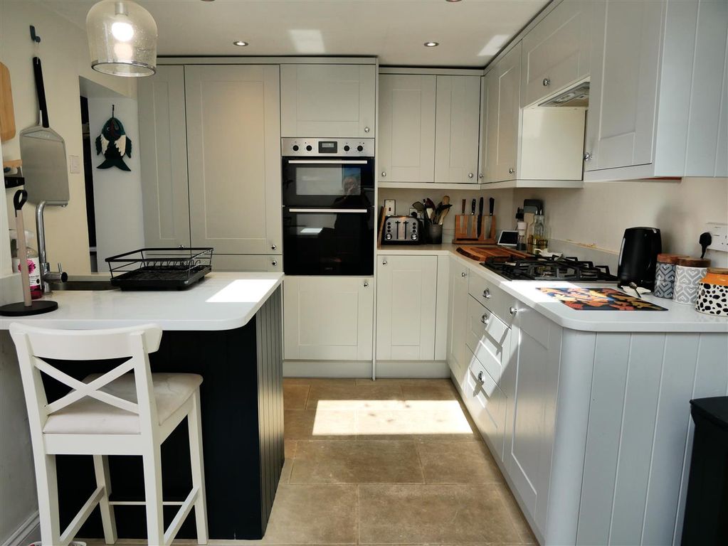 Property photo 2 of 17 Kitchen