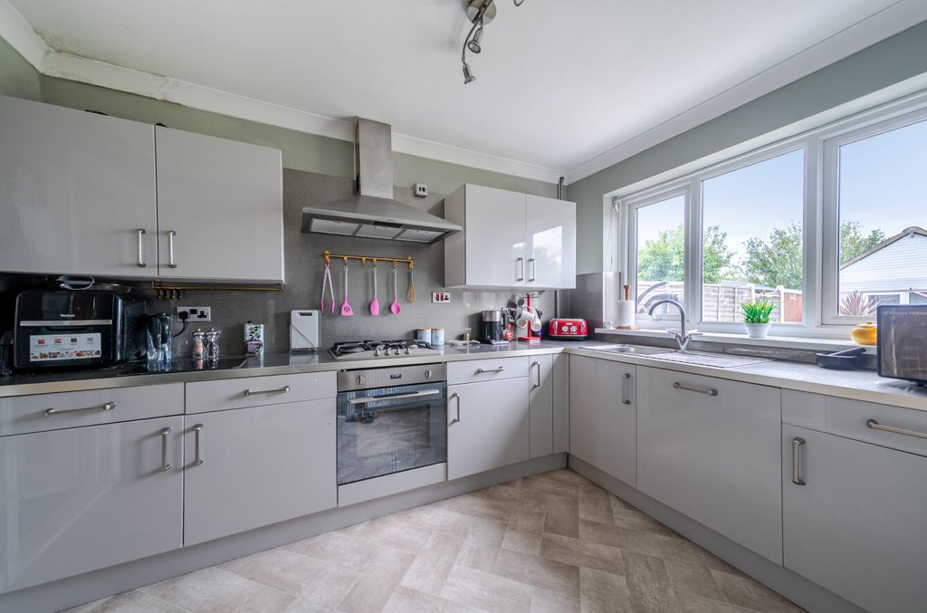 Property photo 2 of 13 1458565-11-6A036B...