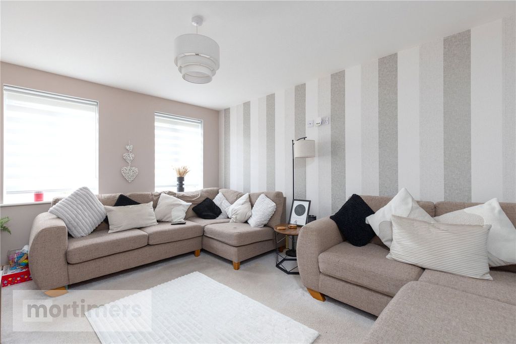 Property photo 2 of 25 Living Room