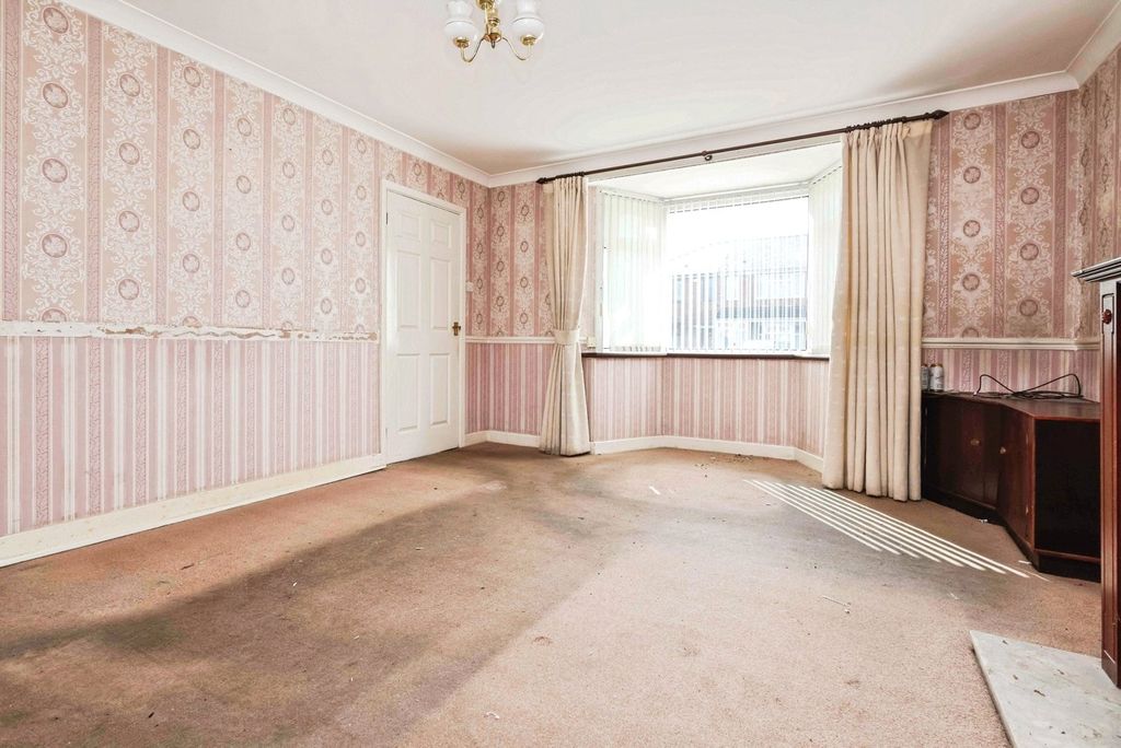 Property photo 3 of 16 Photo