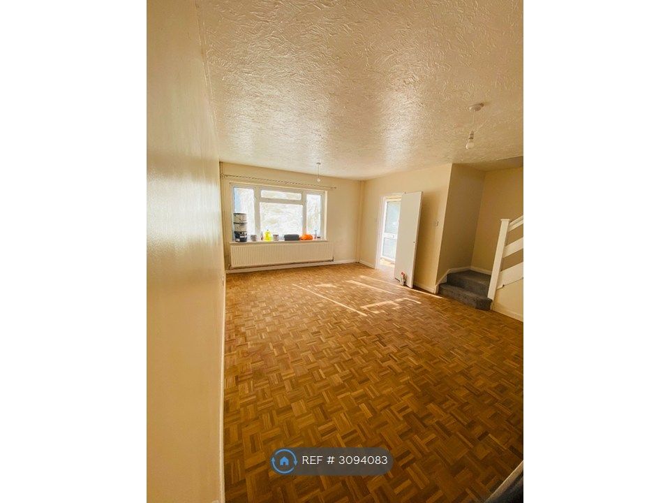 Property photo 2 of 11 Lounge