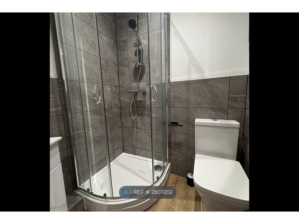 Property photo 3 of 9 Studio 3 Ensuite