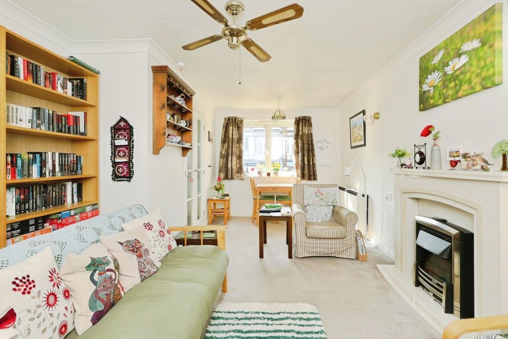 Property photo 1 of 12 Living Room