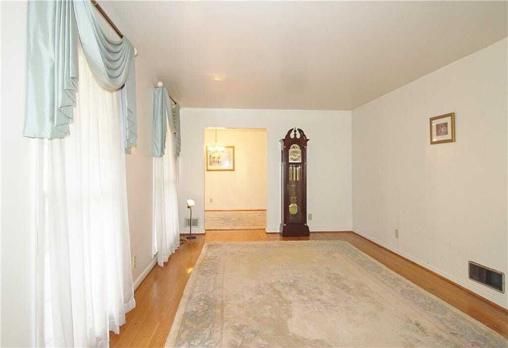 Property photo 3 of 10 <Alttext/>