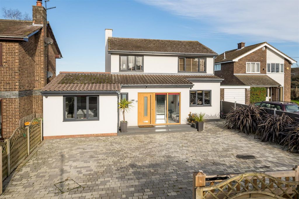 Property photo 1 of 25 241121 - 57 The Close, Thurleigh - 01.Jpg