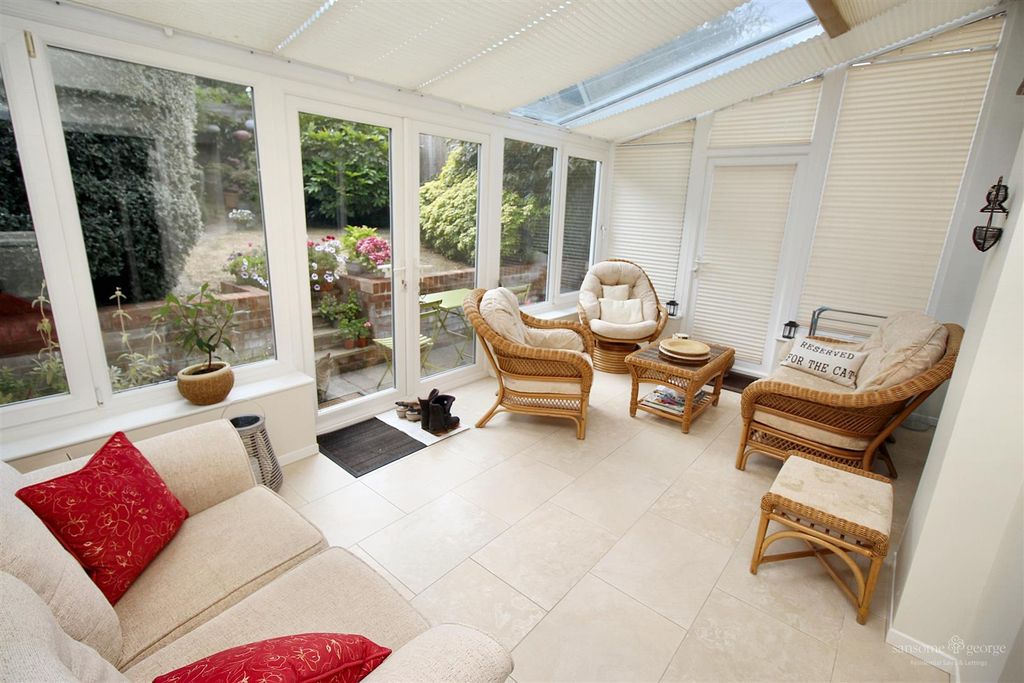 Property photo 3 of 20 Conservatory