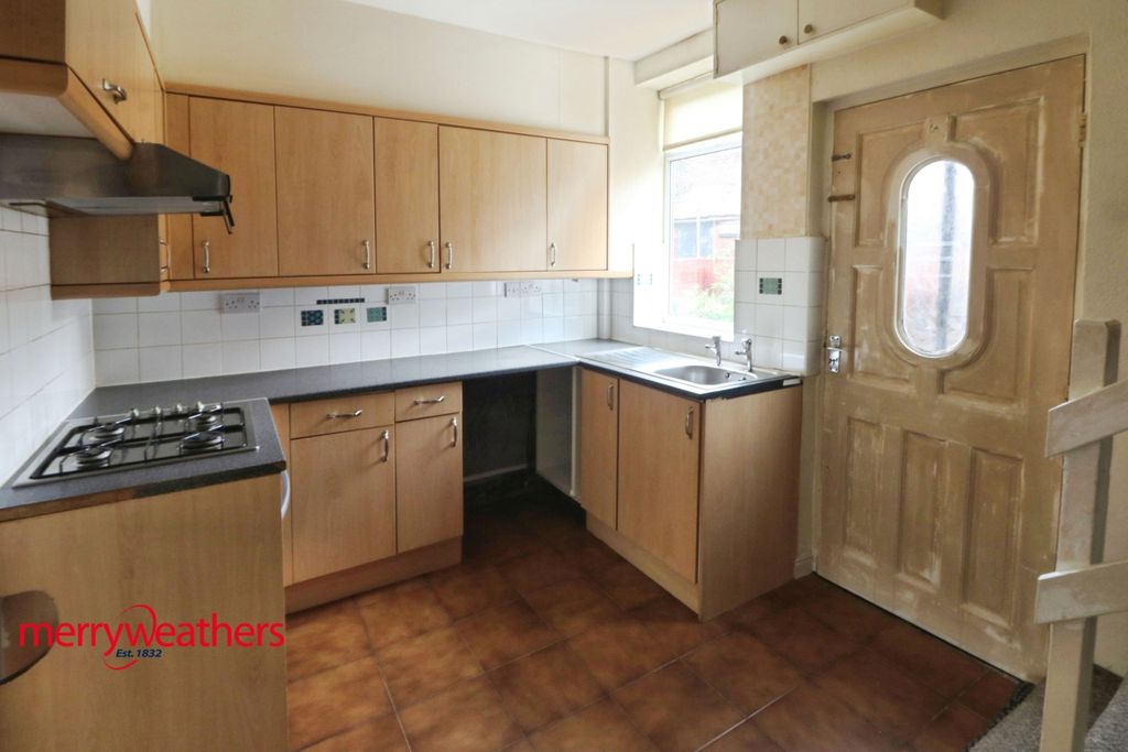 Property photo 3 of 12 Kitchen