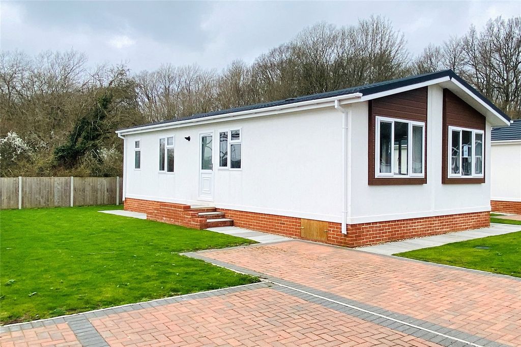 Property photo 1 of 10 Front