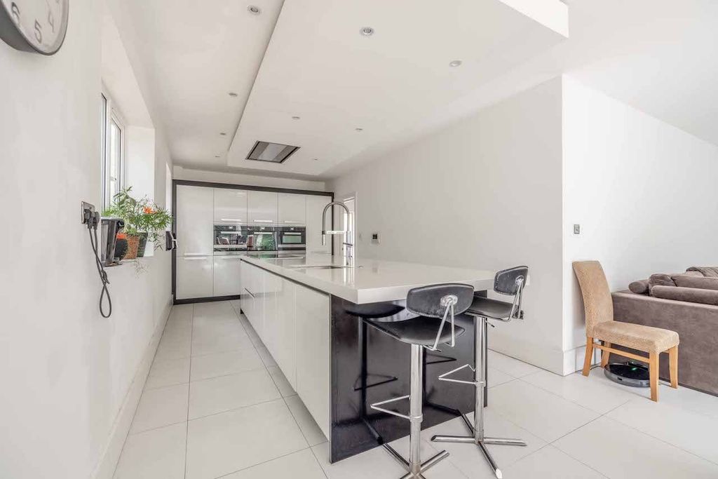 Property photo 3 of 30