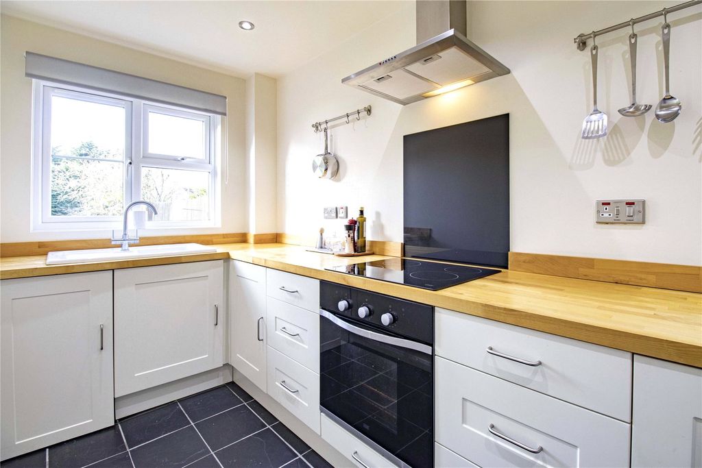 Property photo 1 of 6 Kitchen