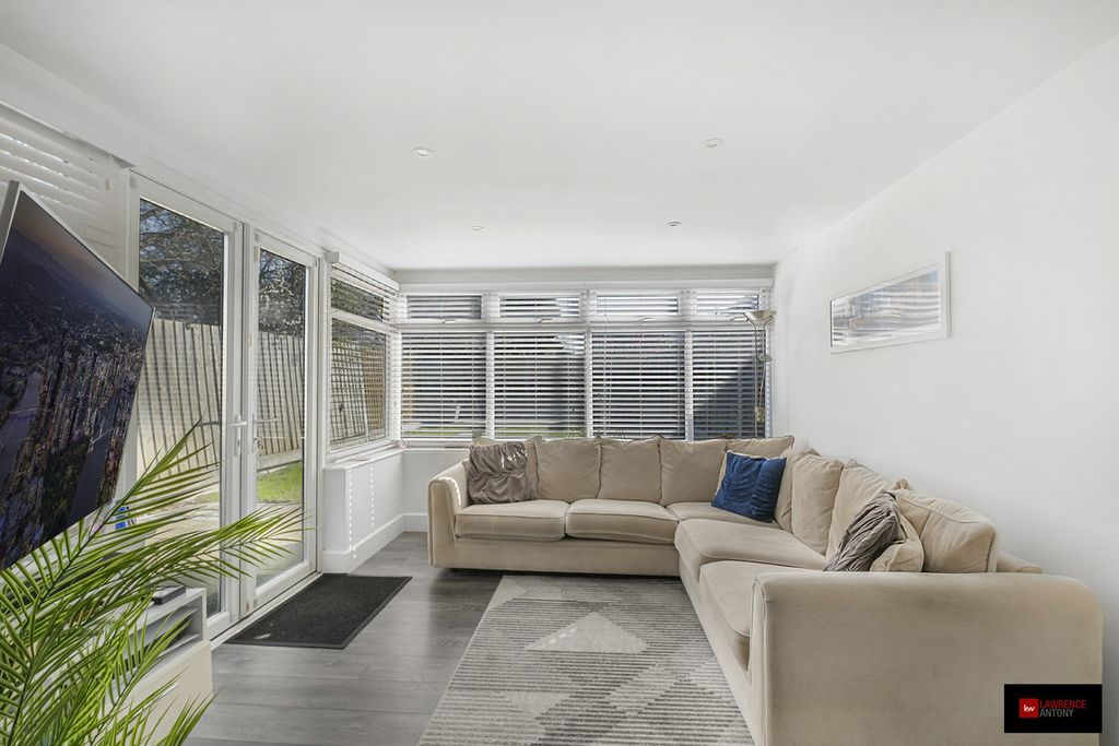 Property photo 3 of 29