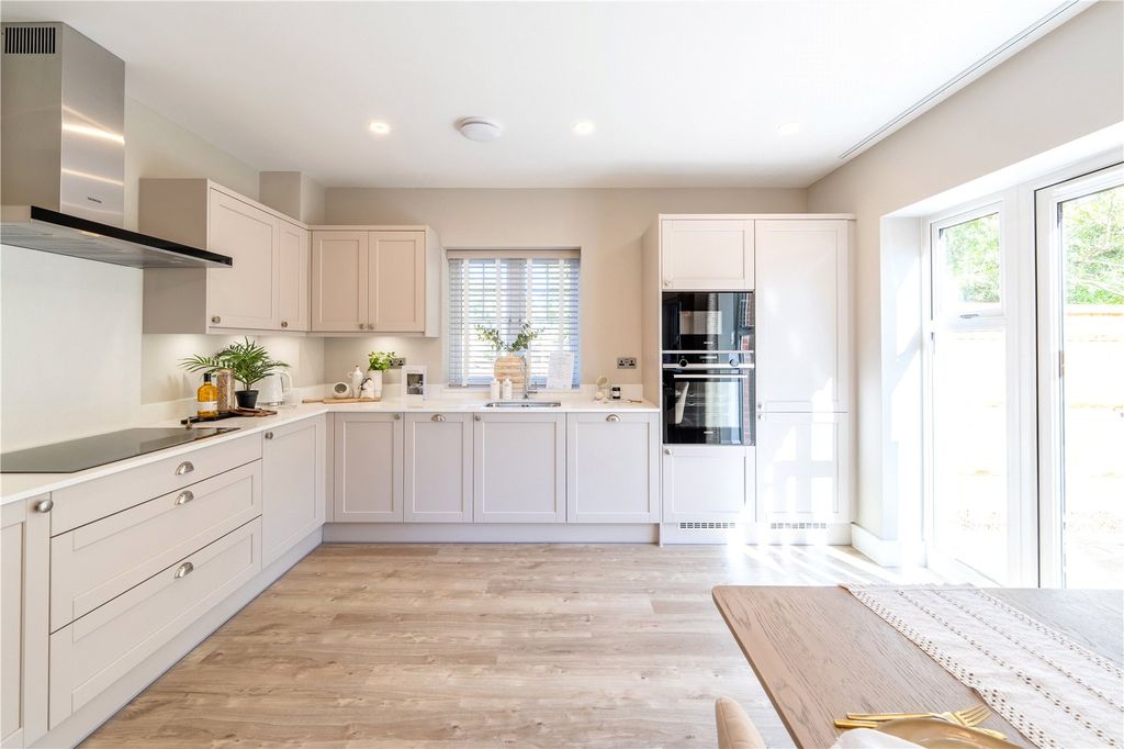 Property photo 3 of 13 Kitchen/Dining