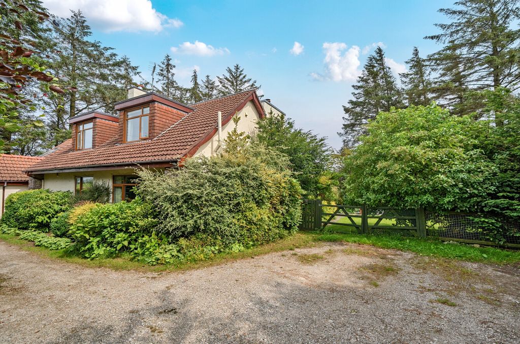 Property photo 2 of 28