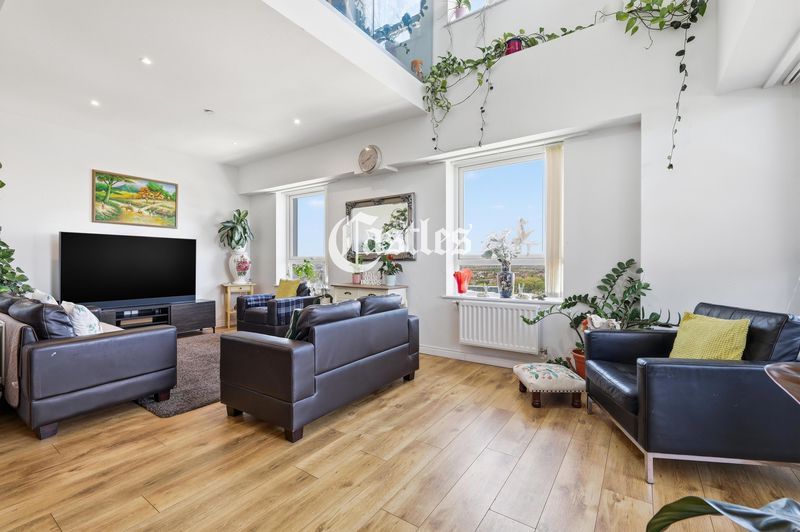 Property photo 1 of 20 Photo 4