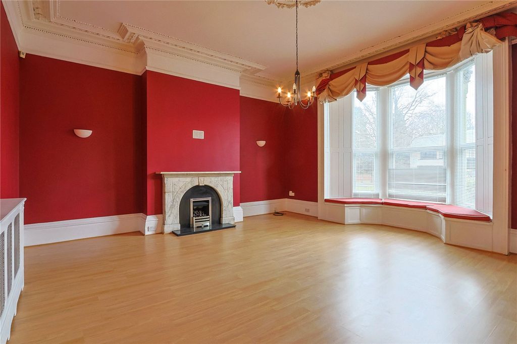 Property photo 2 of 17 Living Room 01