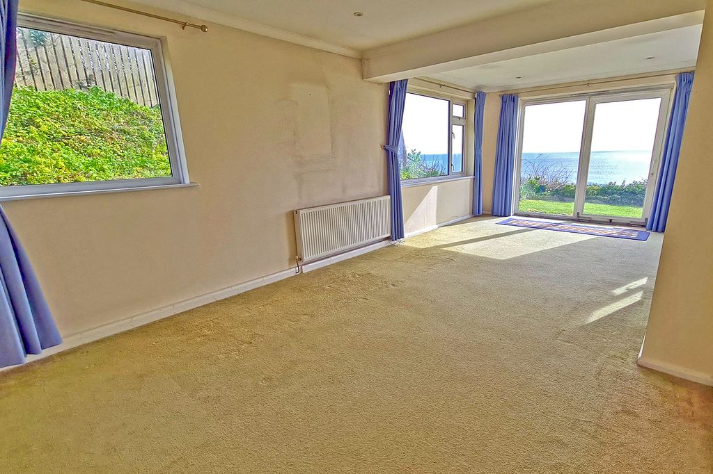 Property photo 3 of 13 010