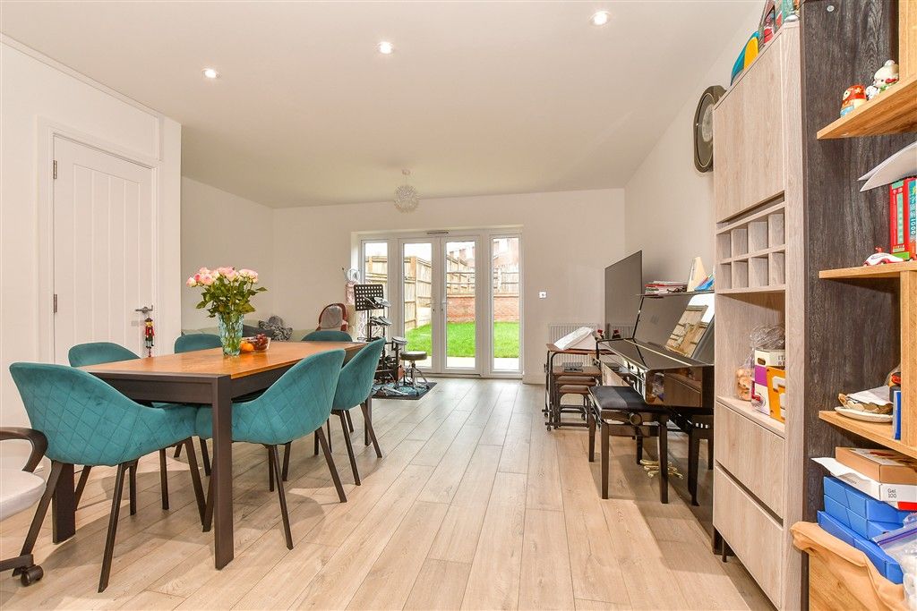 Property photo 3 of 16 Lounge