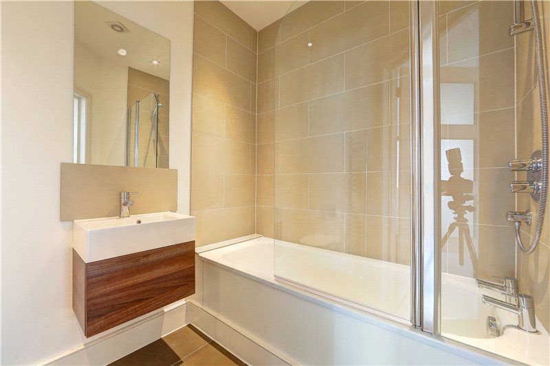 Property photo 3 of 11 Bathroom