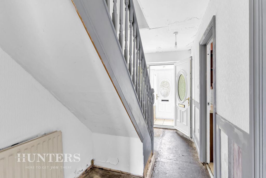 Property photo 2 of 20 Hallway