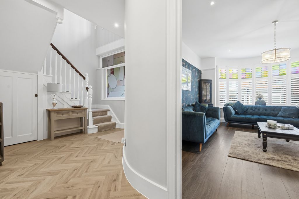 Property photo 2 of 27 Picture No. 12