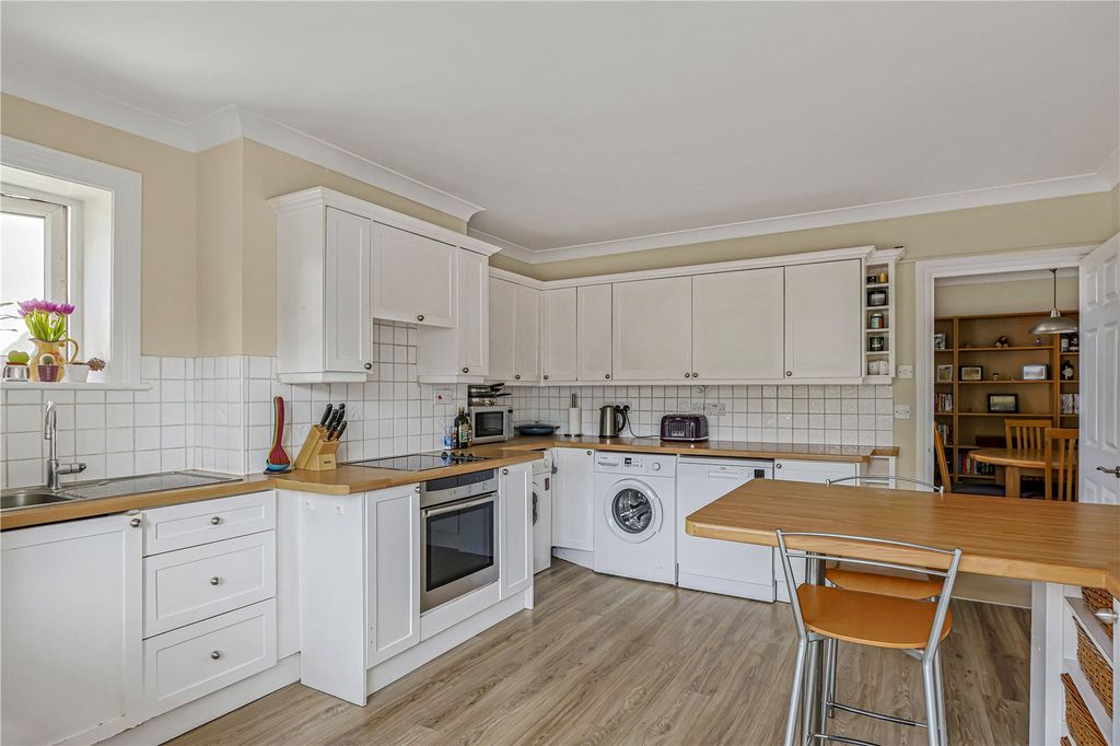 Property photo 3 of 17 Kichen
