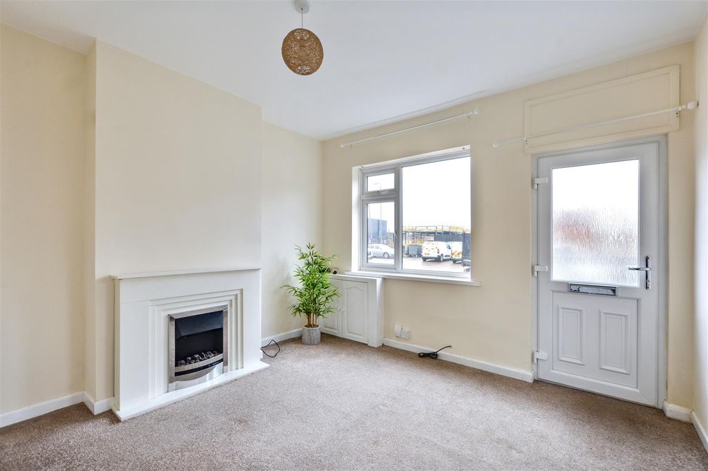 Property photo 3 of 29 Lounge.Jpeg