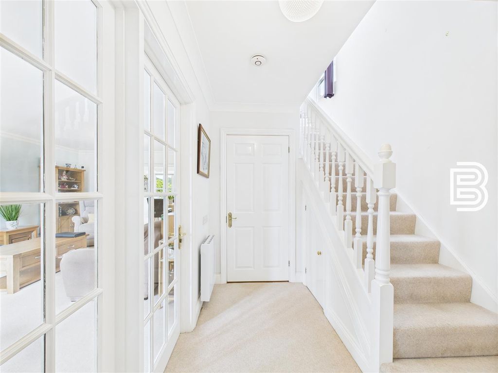 Property photo 3 of 18 Entrance Hall.Jpg