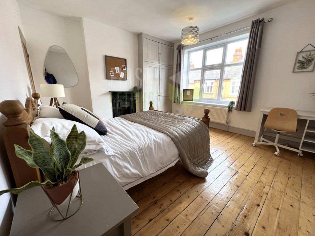 Property photo 2 of 11 Photo 9