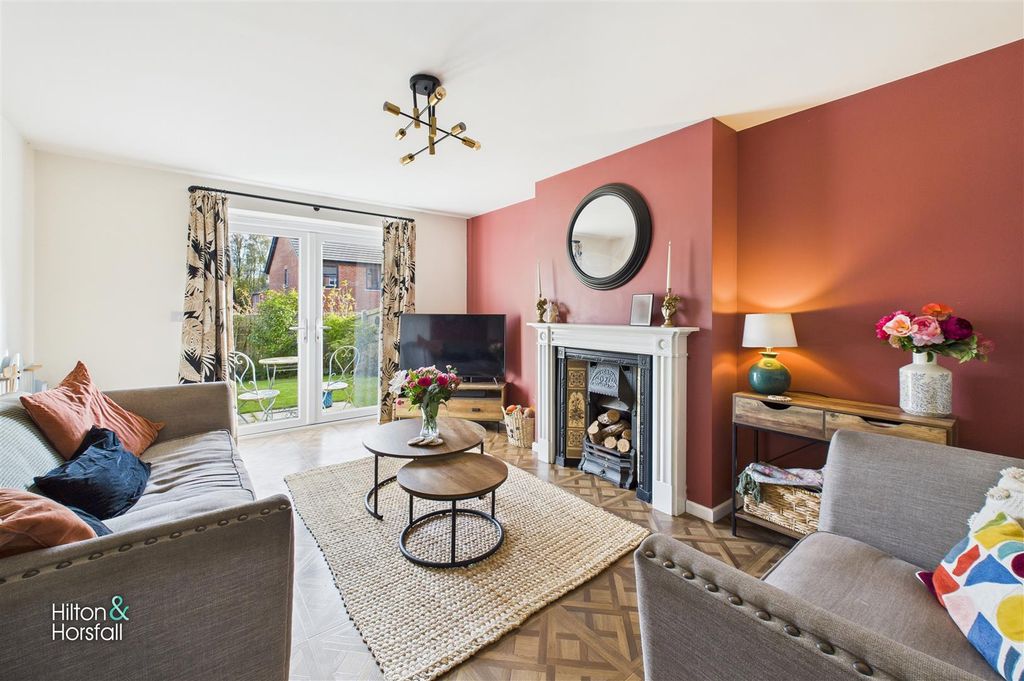 Property photo 2 of 15 Holdsworth Drive