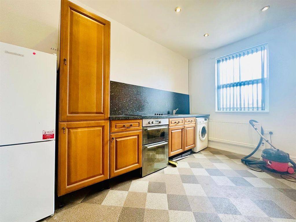 Property photo 1 of 6 Kitchen/Dining