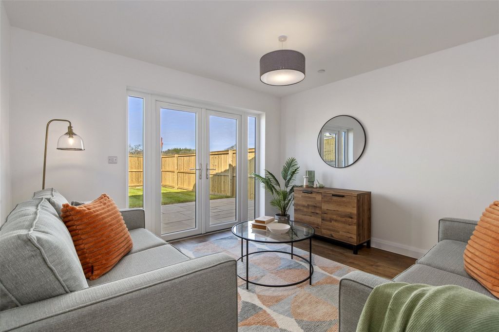 Property photo 2 of 8 Show Home