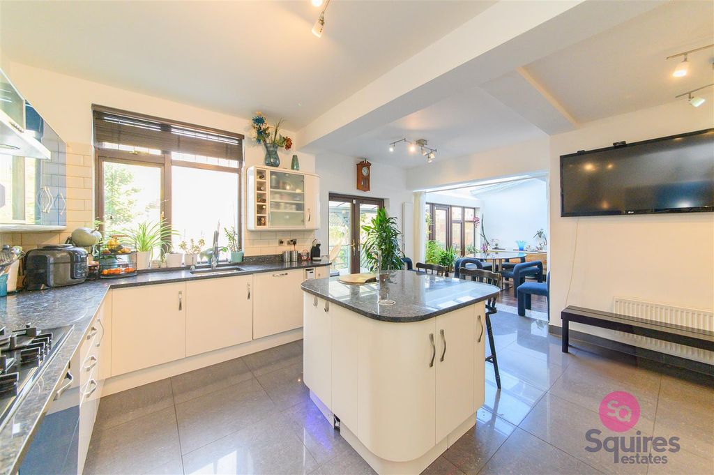 Property photo 3 of 35