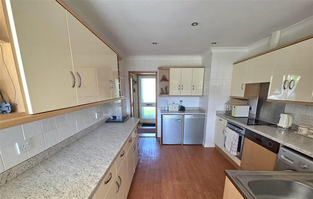 Property photo 3 of 6 Kitchen