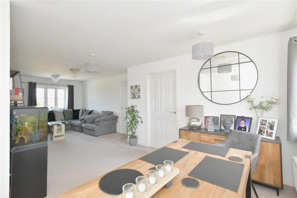 Property photo 3 of 8 Lounge/Diner