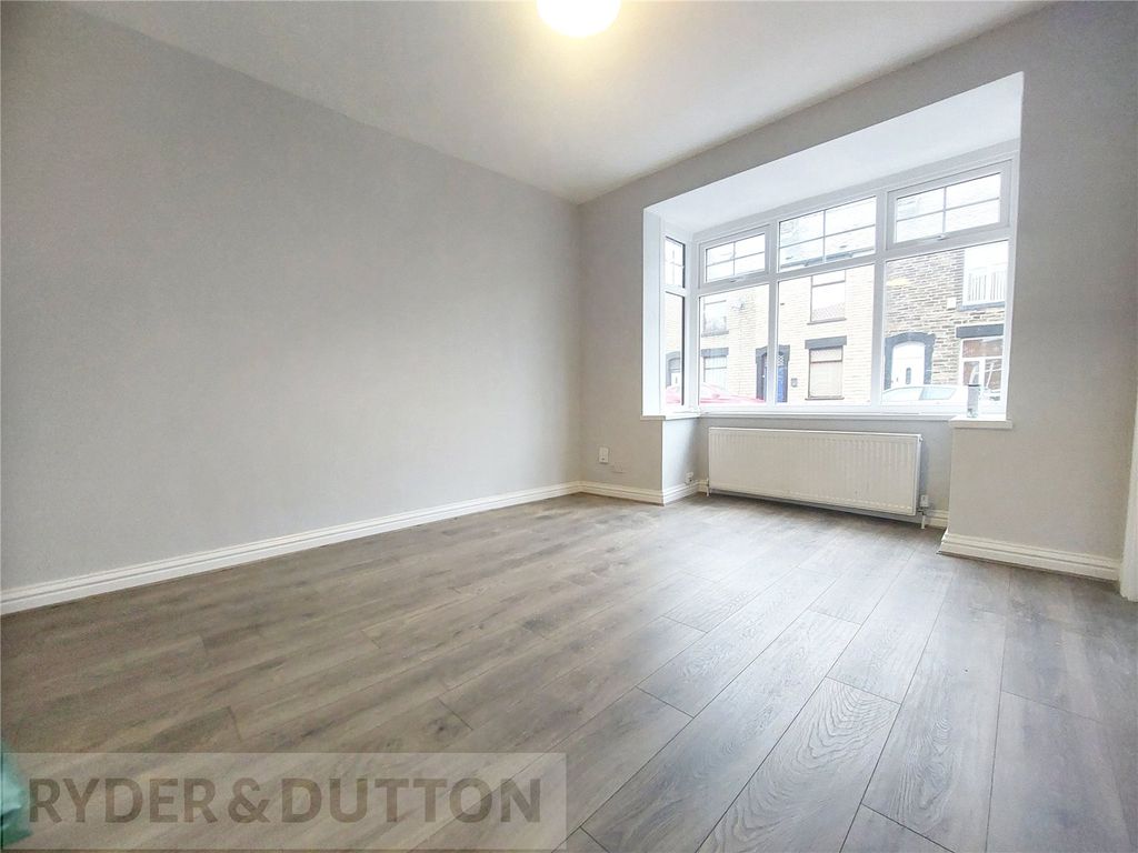 Property photo 2 of 8 Lounge