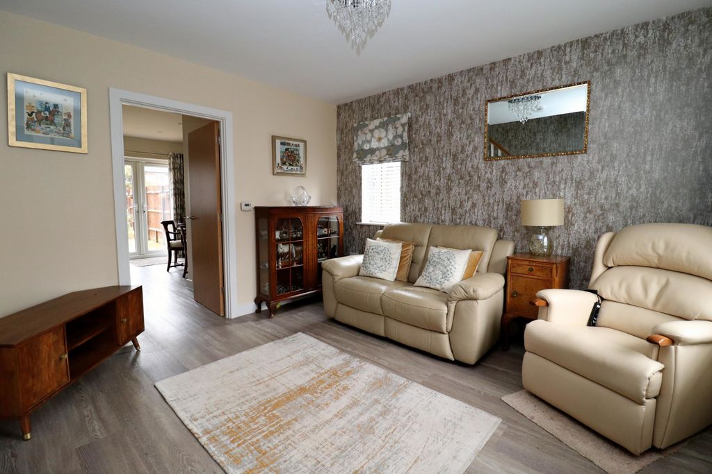 Property photo 2 of 12 1