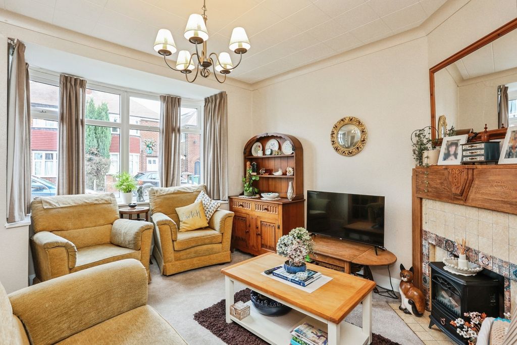 Property photo 3 of 17 Photo