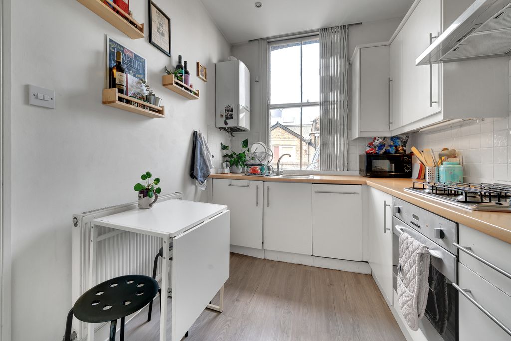 Property photo 2 of 14 Photo 05