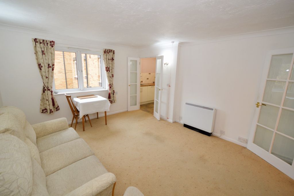 Property photo 3 of 11 Living Room