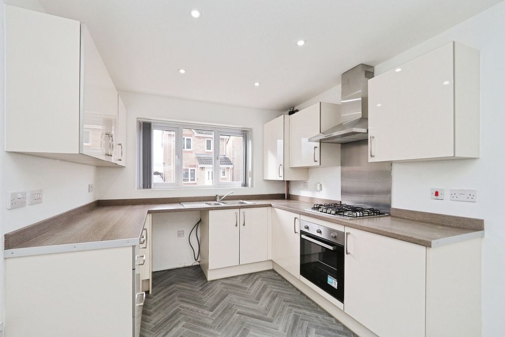 Property photo 2 of 19 Kitchen