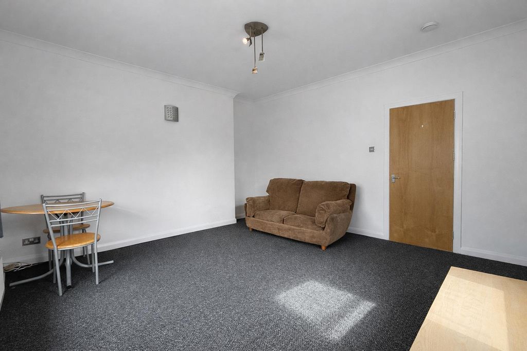 Property photo 3 of 7 A4F8899B-3623-4447-9A8c-E39785d31821.Png