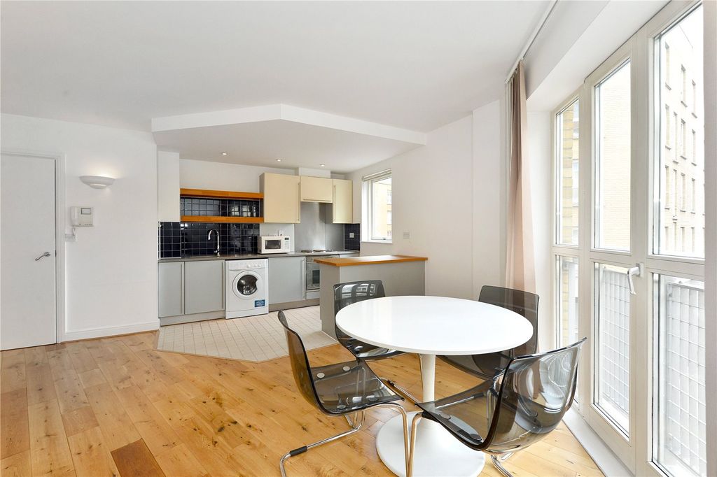 Property photo 2 of 10 Reception Kitchen