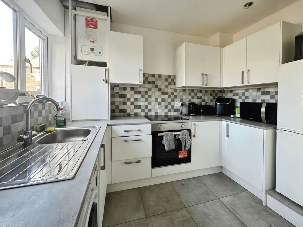 Property photo 3 of 9 Pbox-Kitchen-335191.Jpeg