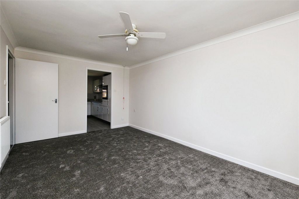 Property photo 2 of 11 Lounge