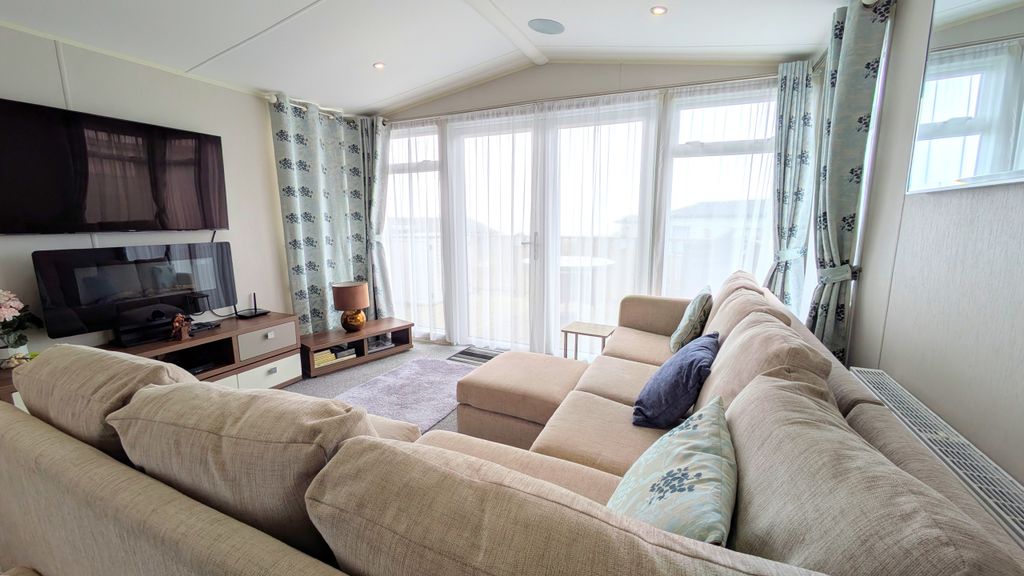 Property photo 3 of 18 Living Area