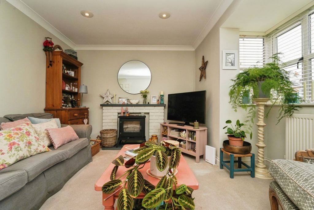 Property photo 2 of 17 Photo