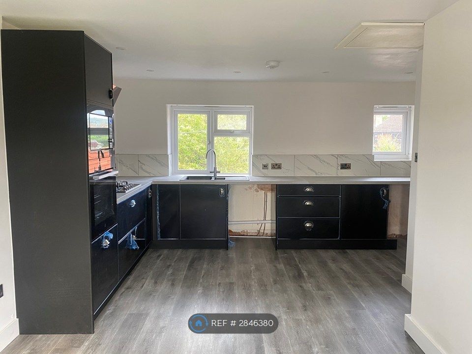 Property photo 3 of 16 Kitchen