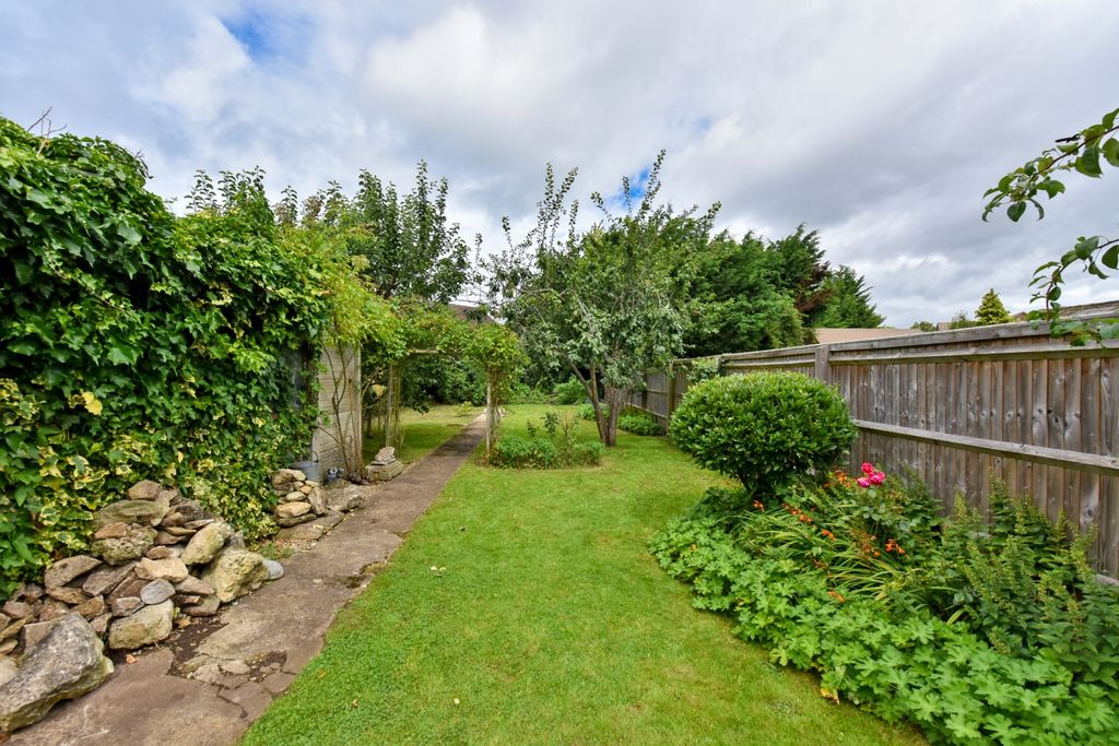 Property photo 2 of 10 Garden